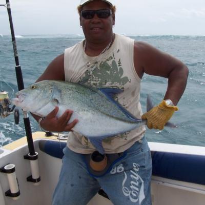 Jean-Marie mit Bluefin-Trevally