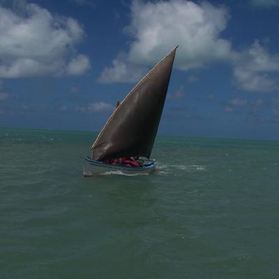 Segelboot in der Lagnune vor Petite Bute