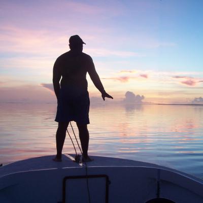 Jean-Marie weist den Weg durch die Lagune