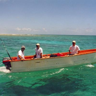 Drei Mann in einem Boot