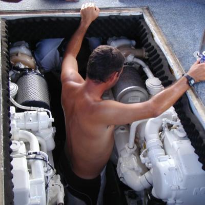 Motorencheck vor Abfahrt