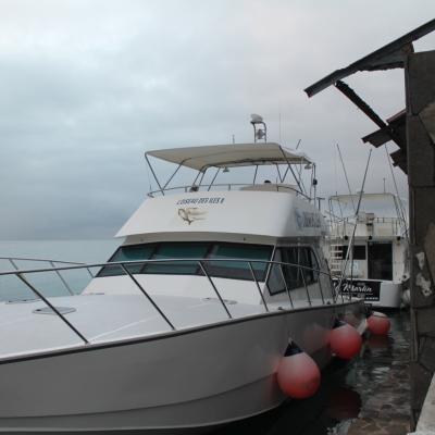 Boote am Pier in Port Mathurin