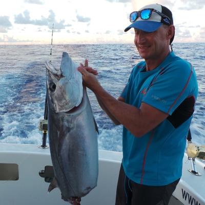 Doggy mit Haiattacke