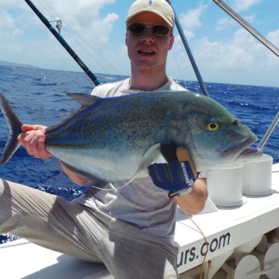 Max mit Bluefin-Trevally